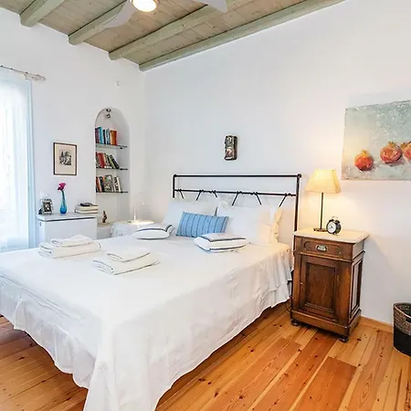 Melina's House At Triantaros,tinos Triandáros