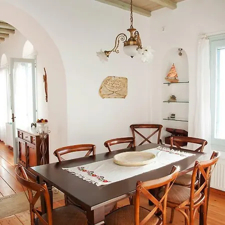 Melina's House At Triantaros,tinos Triandáros